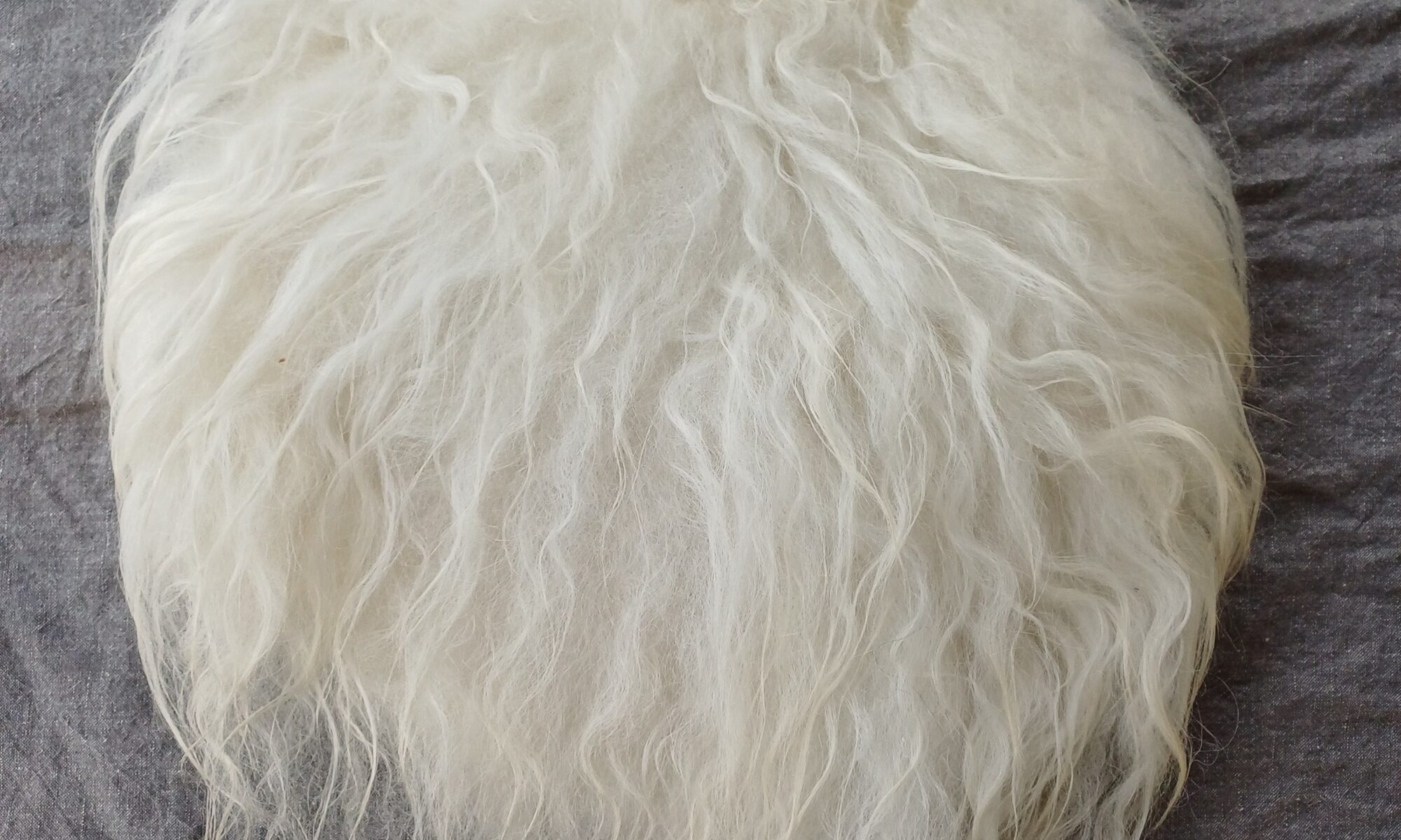 istuinalusta, valkinen 1